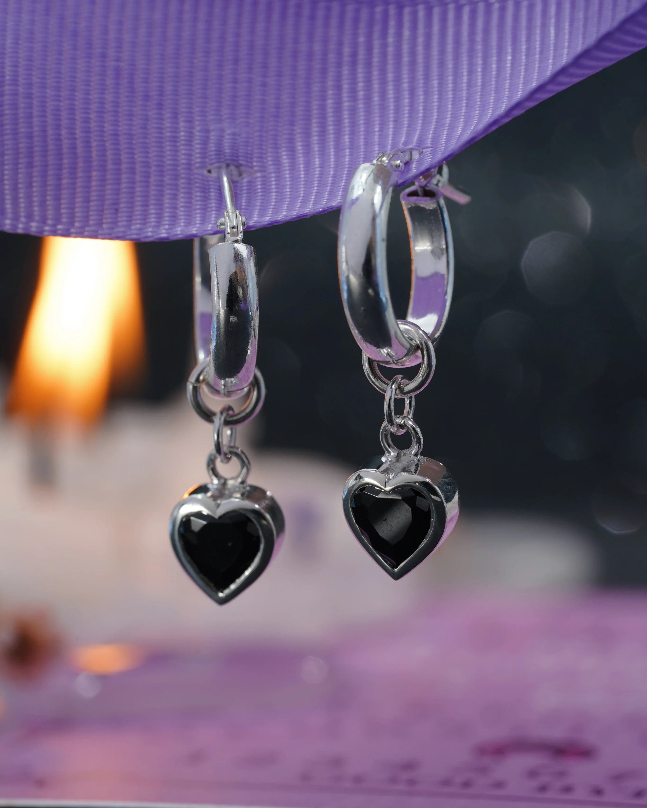 black hearts earrings - Image 2
